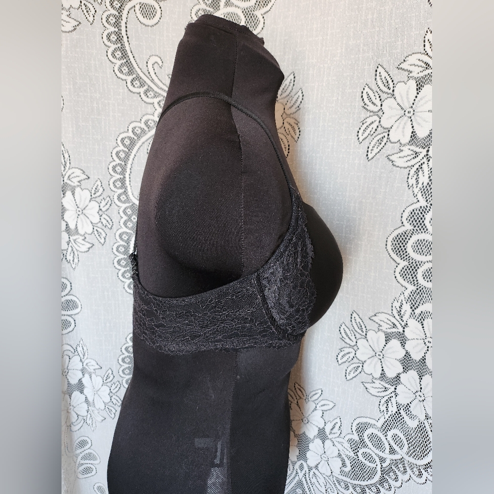 Victoria's Secret - Black w/lace Cross Back Bra - (36D) - Picture 3 of 6